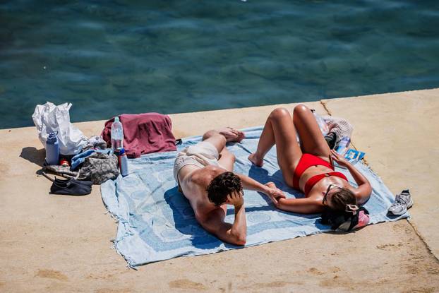 Split: Brojni turisti i građani dan proveli na Bačvicama