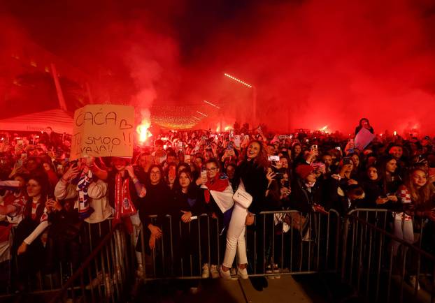 Vatreni Stigli u Split, dočekalo ih tisuće navijača