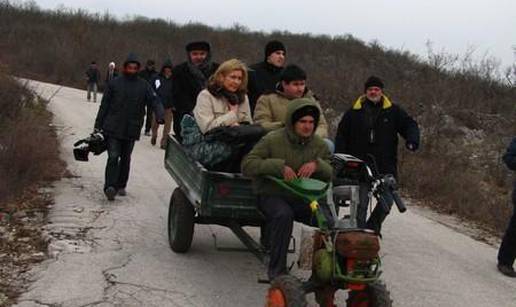 Mlikotini sumještani glume u seriji “Stipe u gostima”  