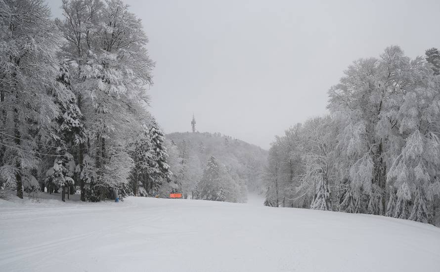 Zagreb: Započela skijaška sezona na Sljemenu 
