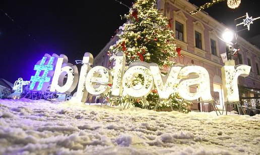 FOTO Bijeli Bjelovar u zimskoj &ccaron;aroliji: Snijeg prekrio glavni trg u zavr&scaron;nici Adventa