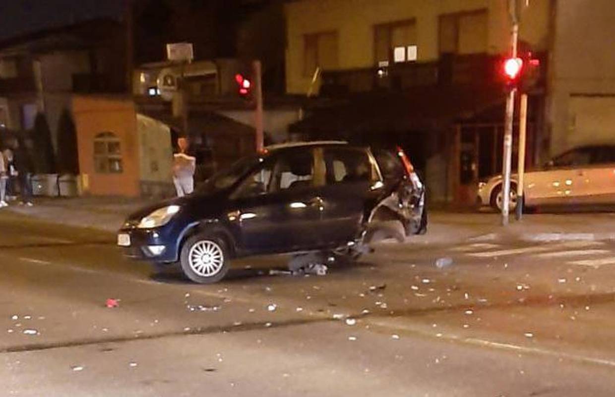 Nesreća u Sesvetama: Pijani vozač (27) prošao kroz crveno i udario u auto, žena ozlijeđena