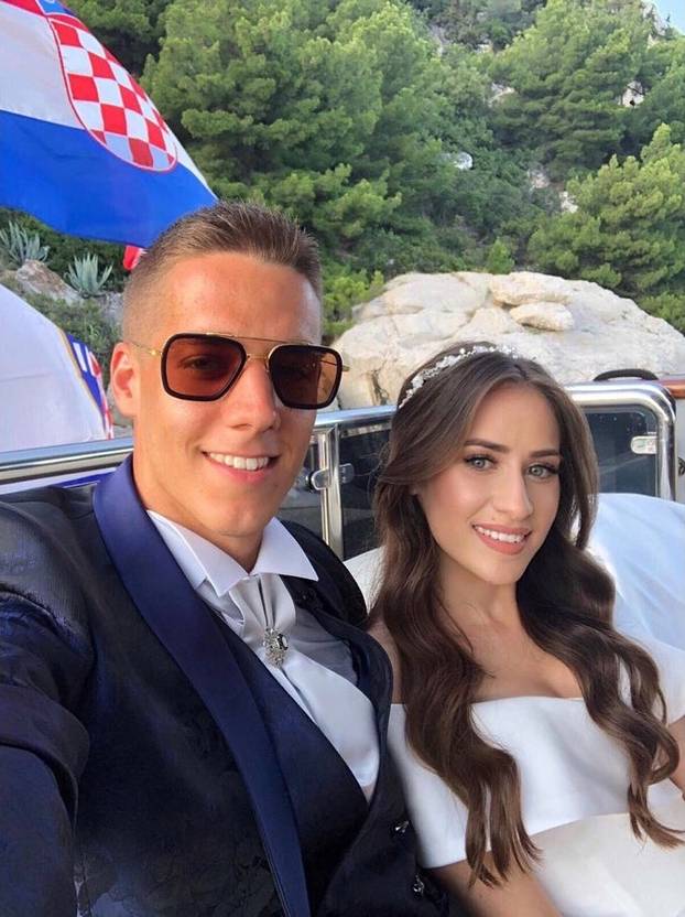 FOTO 'Vatreni' nosi njenu fotku na svakoj utakmici. Prohodali su kao tinejdžeri i isti dan slave