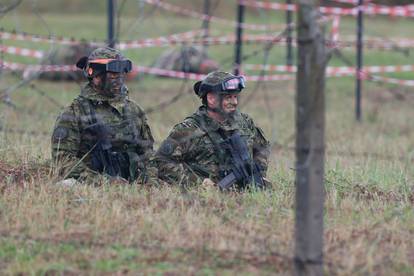 FOTO Ovako je izgledala vojna vježba u Gašincima: Naša vojska vježbala s Britancima