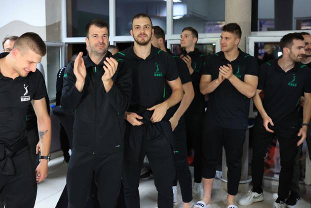 Našice: Spektakularan doček rukometaša Nexea 