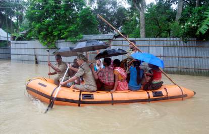 Indiju i Nepal pogodile poplave i odroni, poginuli deseci ljudi