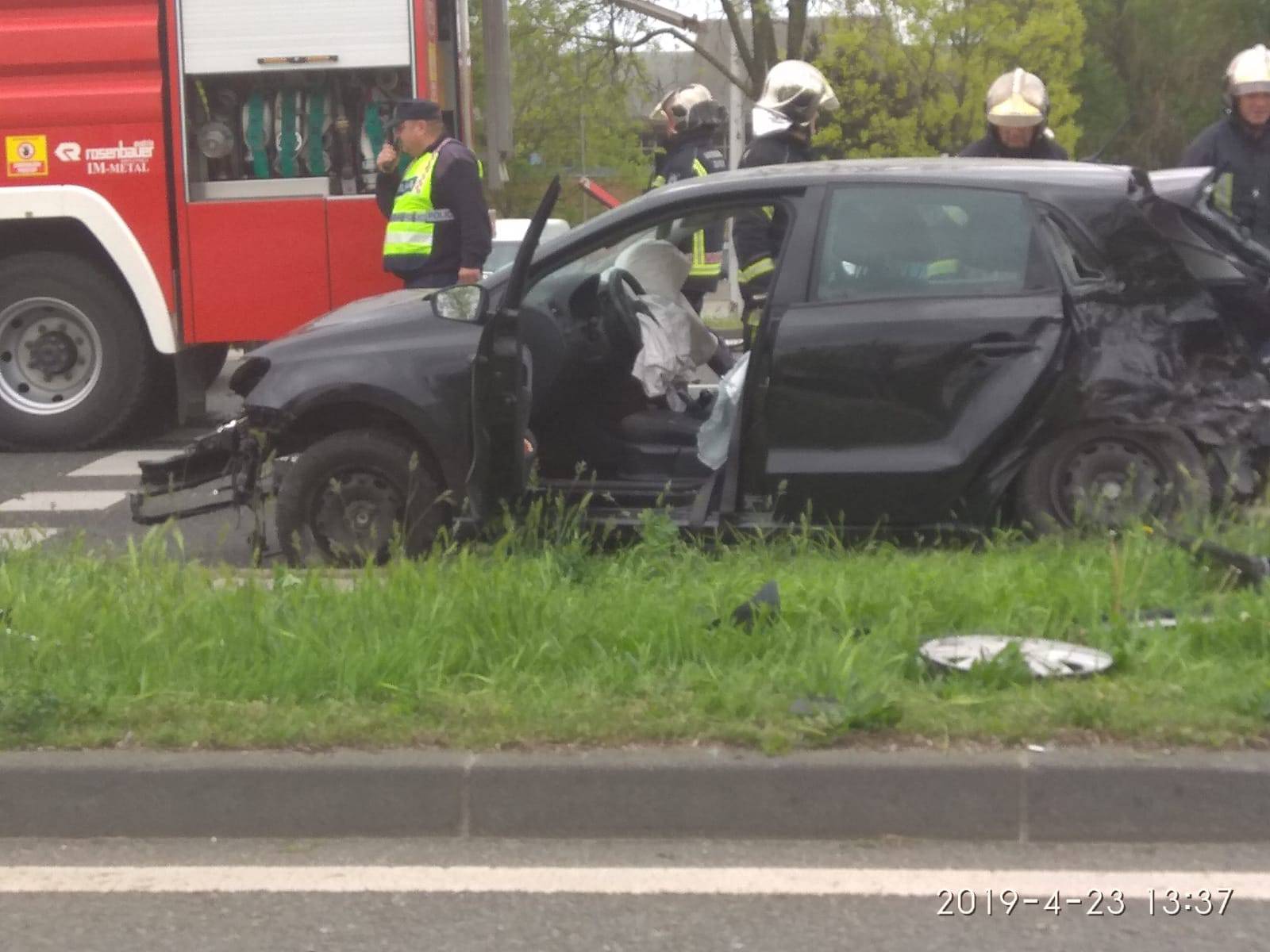 Teška nesreća u Zagrebu: Ljudi leže na travi, jednog su izvlačili