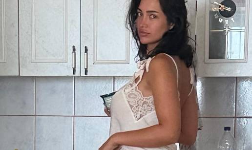 FOTO Bez &scaron;minke, u opu&scaron;tenom izdanju: Laura iz 'Savr&scaron;enog' je objavila fotke sa svog odmora