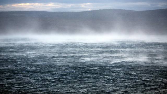 Zadar: Orkanska bura mjestimice dostiže brzinu od 200 kilometara na sat