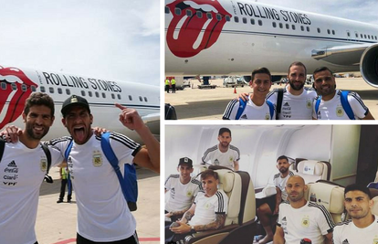 Kakve face! Argentina u avionu Rolling Stonesa stigla u Rusiju