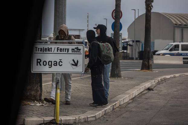 Split: Brojni mornari s broda USS Geral R. Ford iskrcali se u Split te otišli u grad