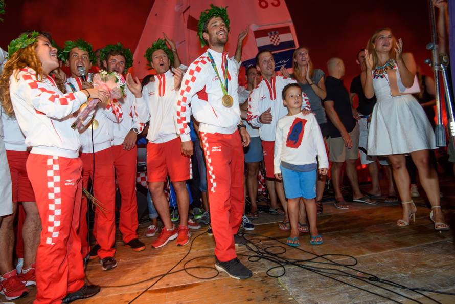 Pogledajte doček naših zlatnih jedriličara Šime i Igora u Zadru