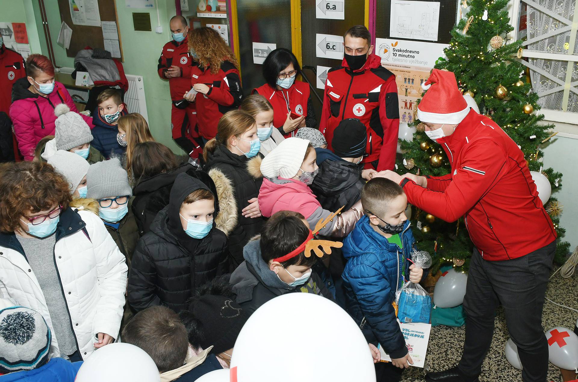 Crveni križ darovao mališane s potresom pogođenih područja