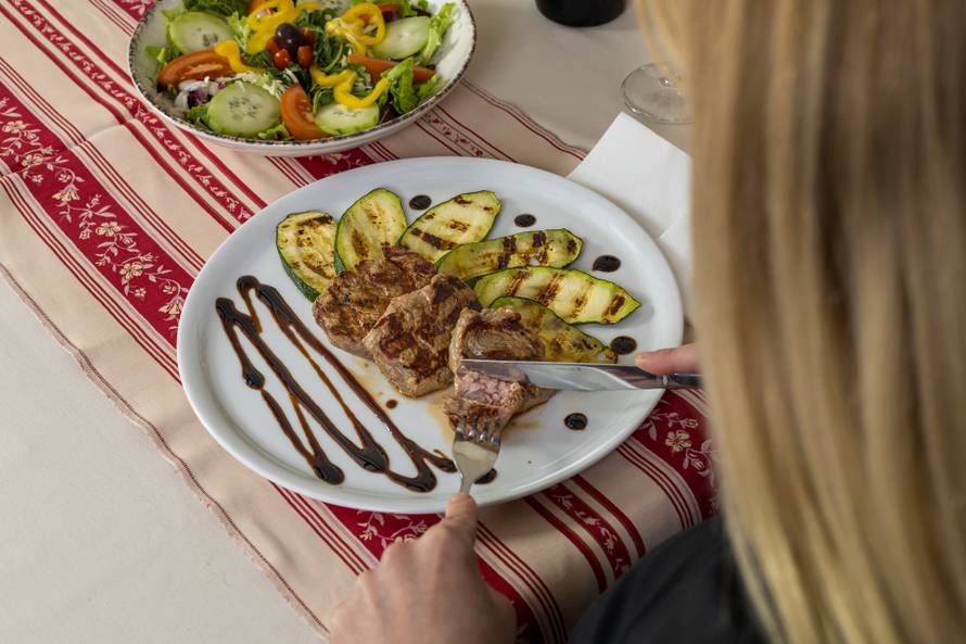 Hrana koja spaja generacije: Druženja, smijeh i zalogaji za pamćenje