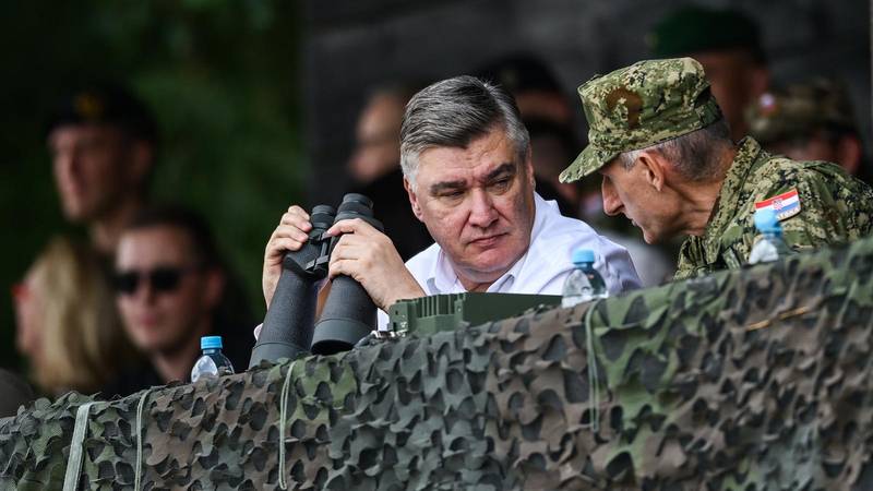 KROZ DALEKOZOR Milanović i Anušić na vojnoj vježbi u Slunju