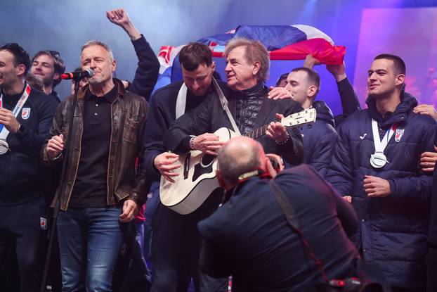 Zagreb: Marko Perković Thompson nastupio na svečanom dočeku hrvatske rukometne reprezentacije