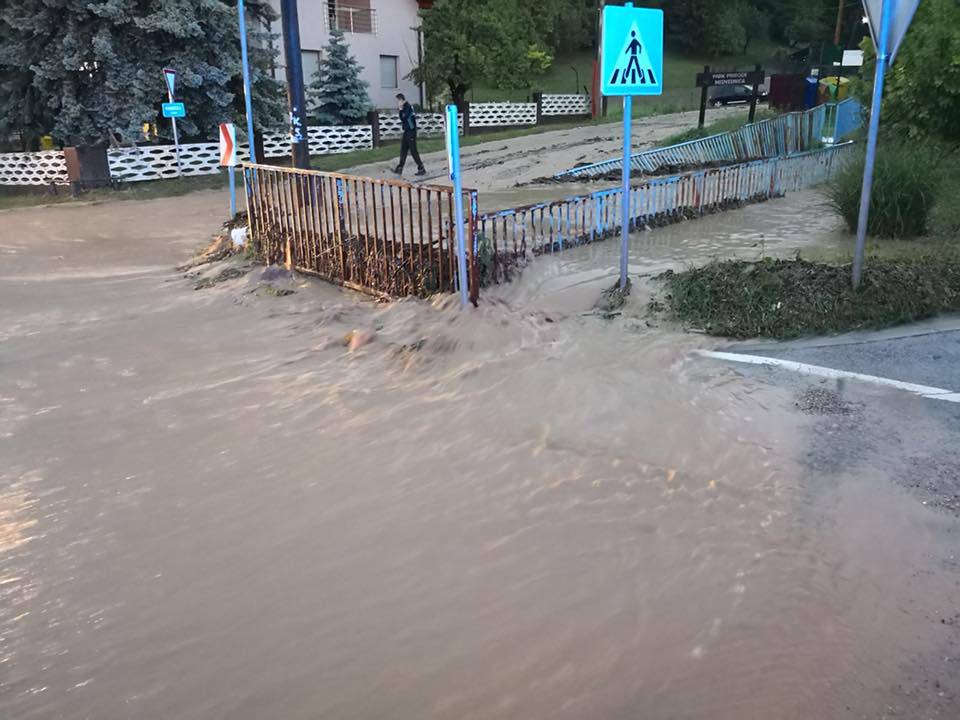 Kaos kod Zaprešića: Poplavile ulice, odron im je ugrozio kuće