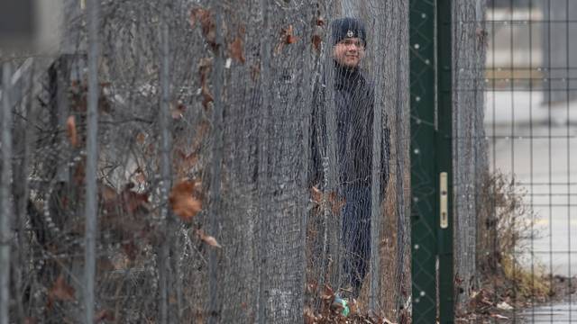 Warning shots fired as migrants rush Serbia's border with Hungary