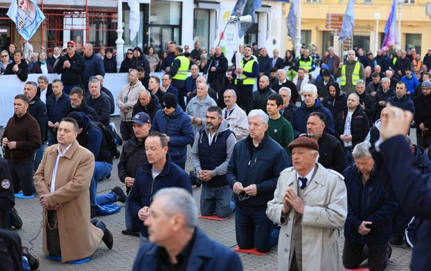 Zagreb: Muška molitva i popratni prosvjed na glavnom gradskom trgu