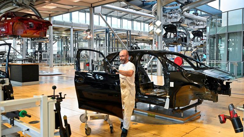 2025 05 14t131047z 148327716 rc2kheatorcb rtrmadp 3 volkswagen germany production
