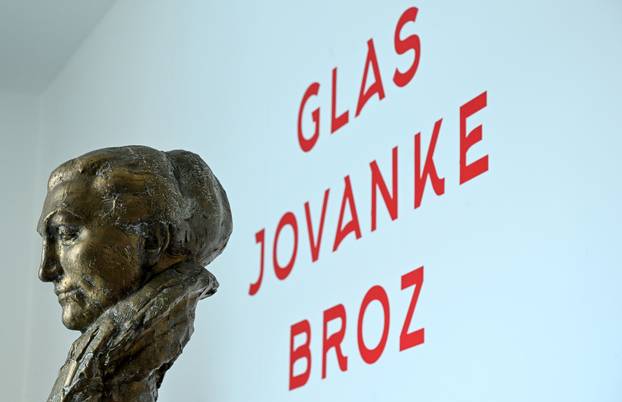 Zagreb: U Srpskom  kulturnom centru, fondacija Jovanka Broz održava izložbu haljina i torbi