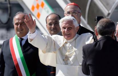 Papa je pohvalio Australce zbog isprike Aboridžinima