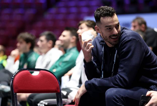 Malmo: Zvonimir Srna sa suigračima prati utakmicu Slovenija - Island 