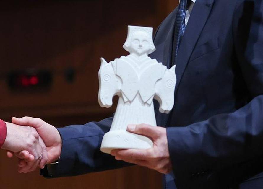 Nakon koncerta Stephenu Kovachevichu uručena statua Porin