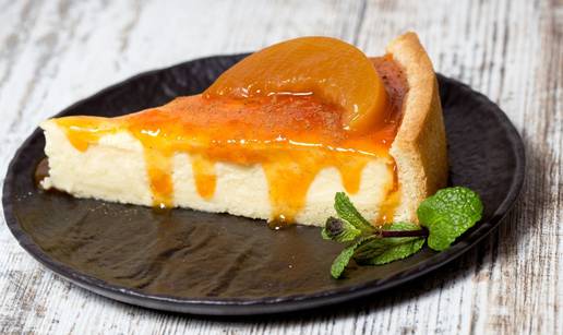 Cheesecake od jogurta, meda i marelica - fino za prste polizati