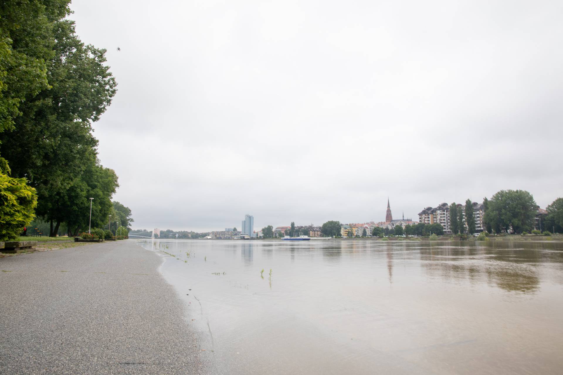 Osijek: Drava se počela izlijevati na lijevu obalu