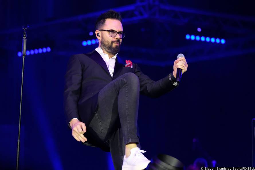 Graši se na pozornici pridružio Tonči: 'Ovo je familijarna večer'