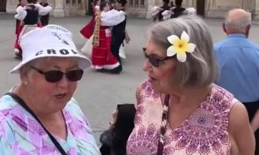 'Penisoslikar' Brent se 'gušio' u ćevapima i uživao u folkloru