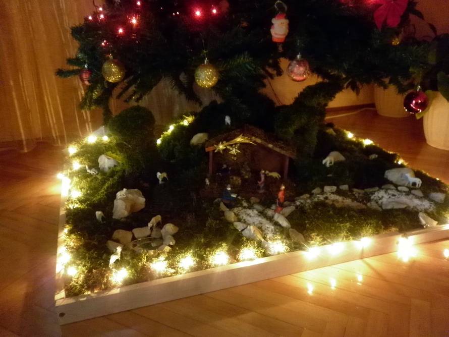 Šaljite fotografije božićnih jelki i osvojite vrijednu nagradu...