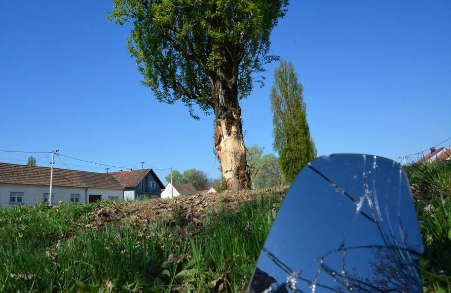 Motor auta odletio 50 metara: Poginuo ispred ujakove kuće...