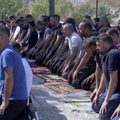 VIDEO Izraelci zabranili ulazak u džamiju al-Aqsa: Palestinci se u Jeruzalemu mole na ulicama