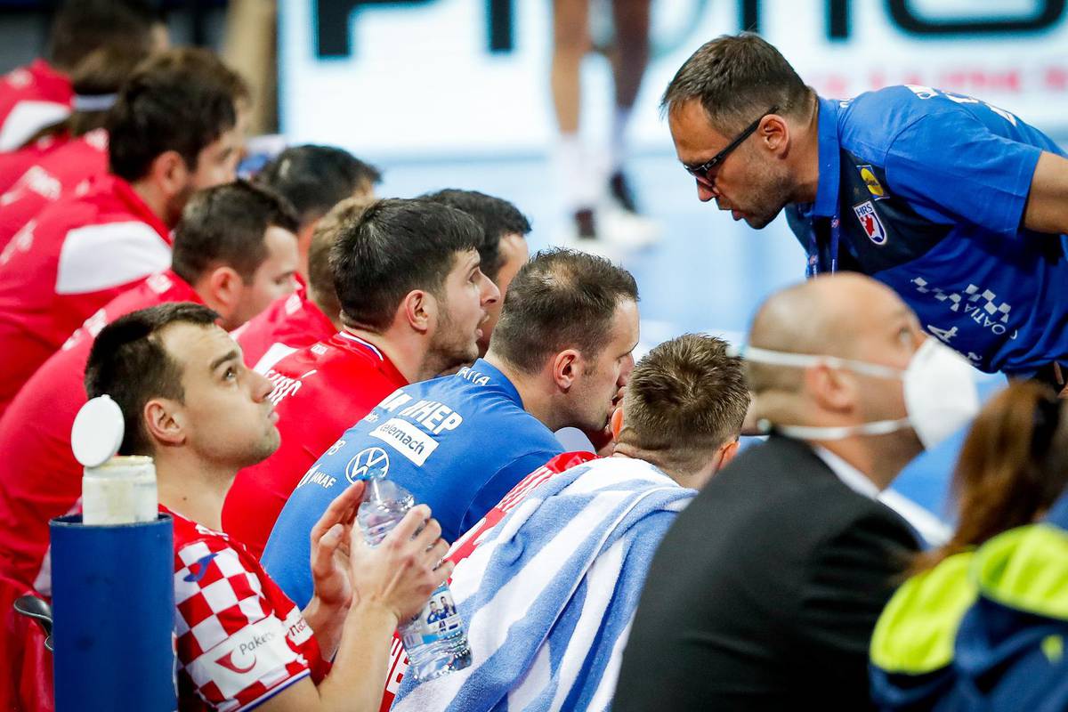 'Mlade treba učiti kako se nosi dres hrvatske reprezentacije'