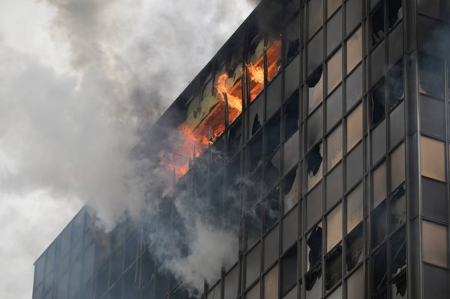 Zagreb: Ponovno je planuo požar na Vjesnikovoj zgradi 