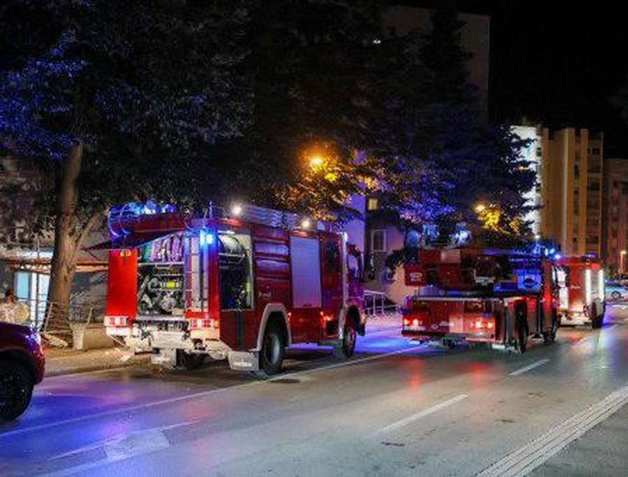 Teško ozlijeđeno dijete (3) u požaru u Zadru stiglo je  hitnim prijevozom u Klaićevu bolnicu