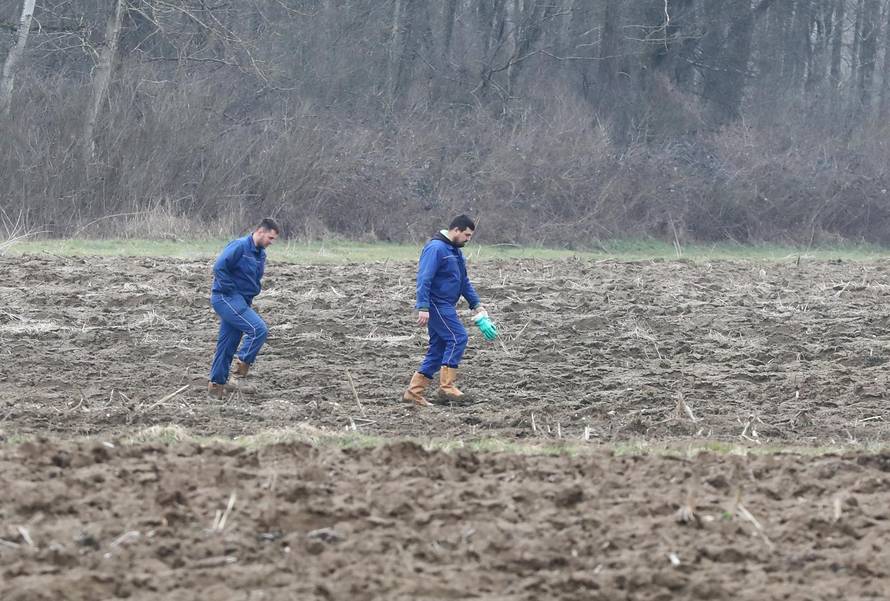 Ježevo: Iz tla počela izbijati nafta, poslan tim za hitne intervencije