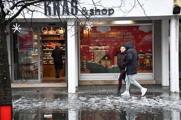FOTO Slavonska snježna idila: Osijek i Sl. Brod pod snijegom