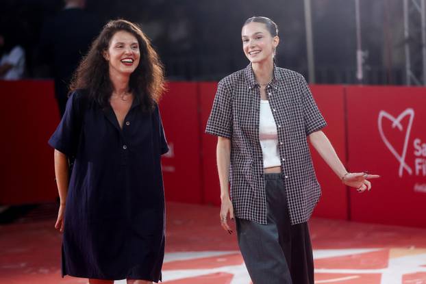 Prolazak filmskih zvijezda drugim crvenim tepihom na Sarajevo Film Festivalu