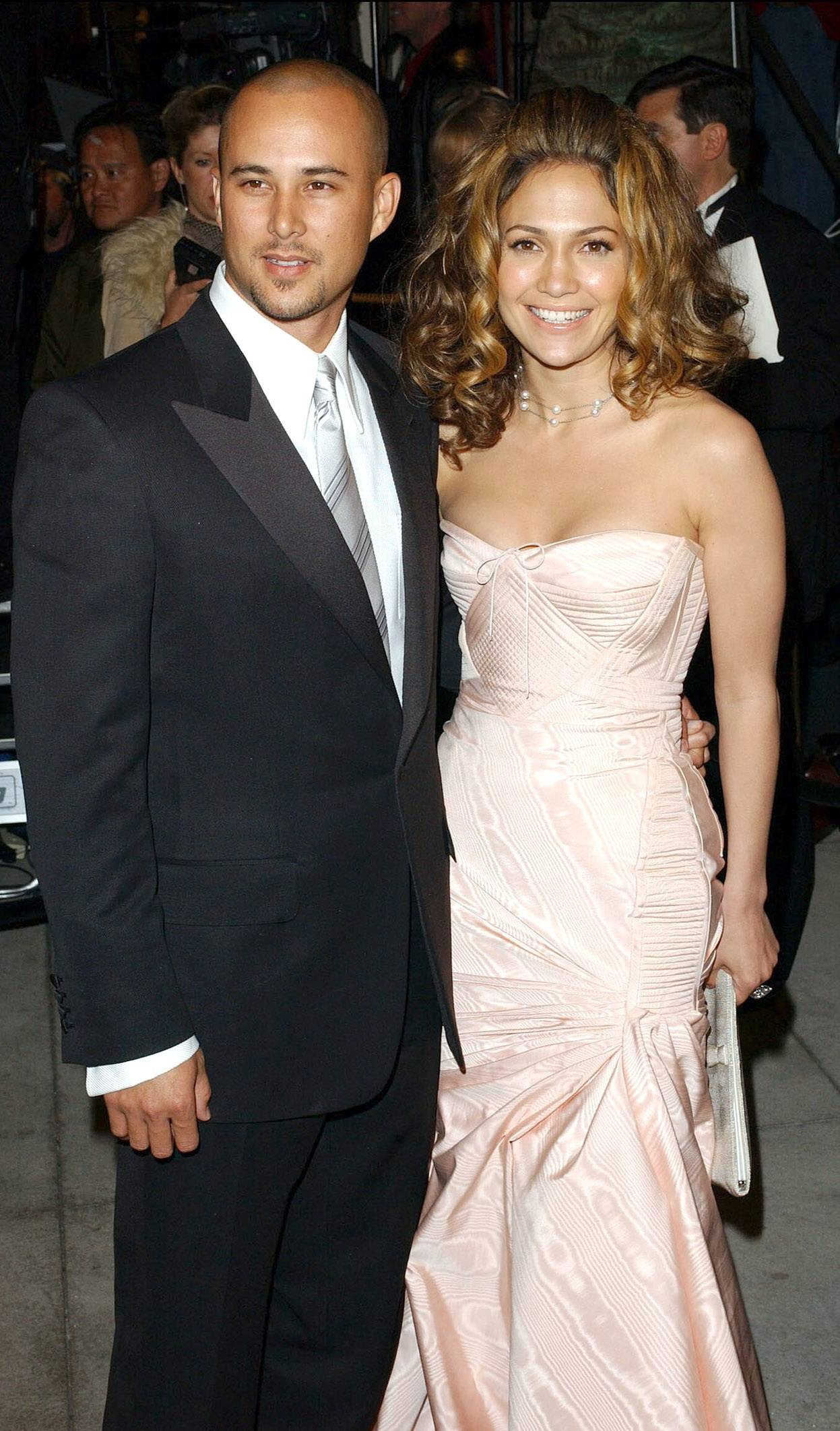 ABACA. 33366-71 J-Lo and Judd at Oscar Vanity Fair Party