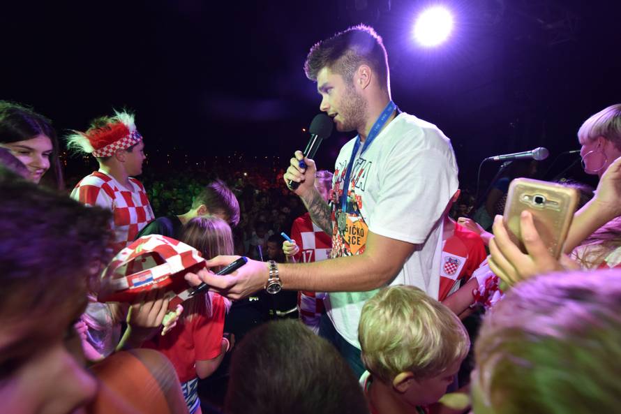 MjeÅ¡tani Bilica organizirali doÄek za srebrnog reprezentativca Duju Äaletu-Cara