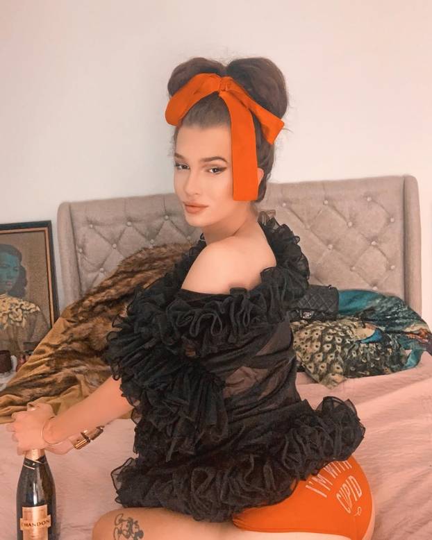 FOTO Htjela je biti žena mačka, a sad plače: Dala sam 7000 €, a fileri su me unakazili! Pomiču se