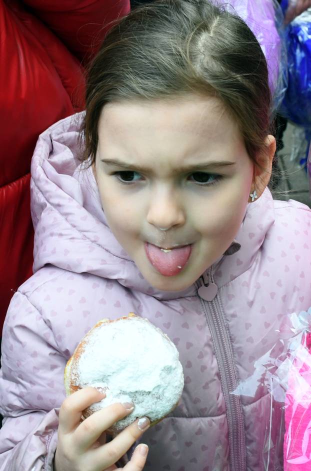 Sisak: Nekoliko stotina mališana iz dječjih vrtića i osnovnih škola sudjelovalo je na tradicionalnom Sisačkom fašniku