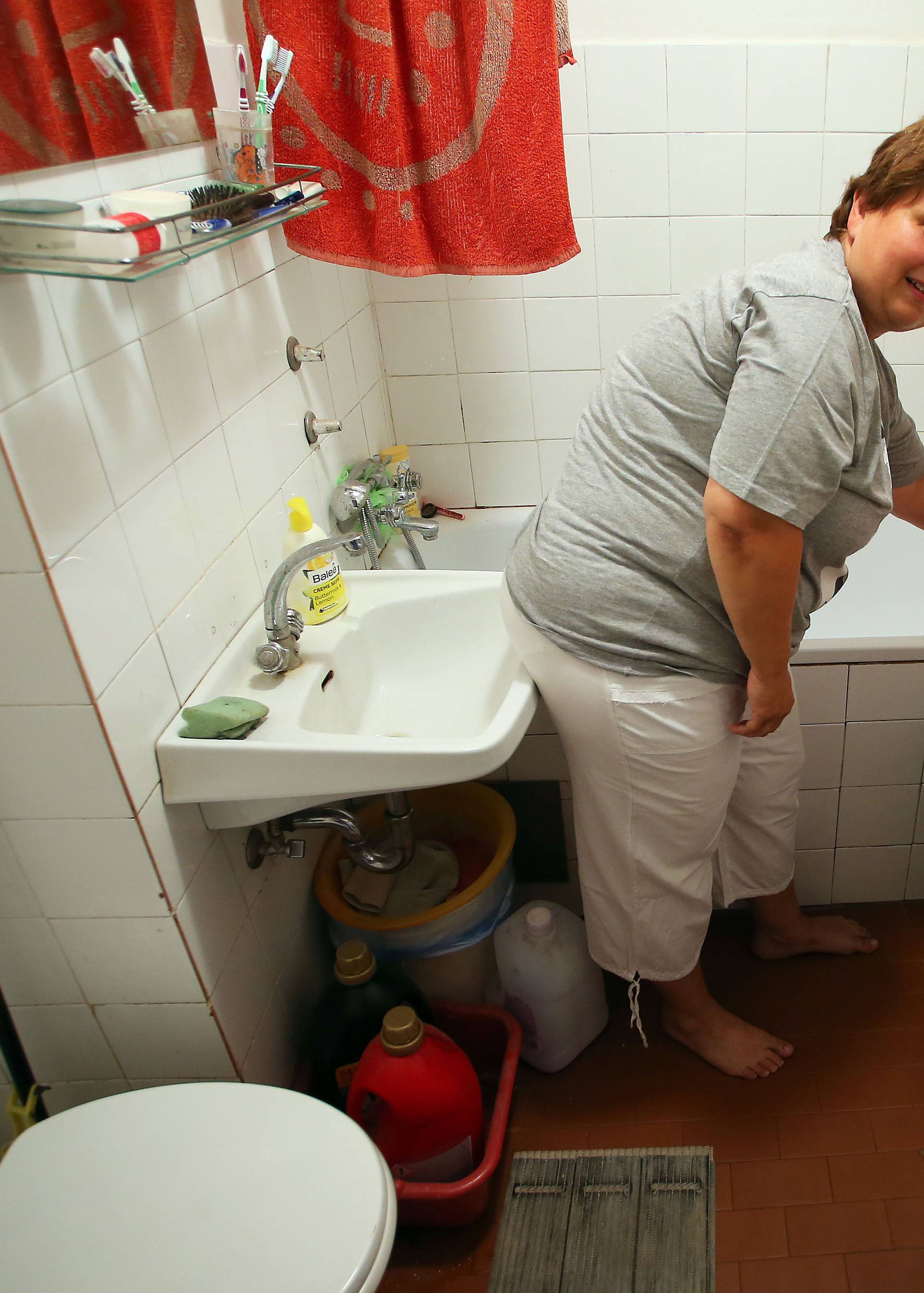 'Supruga mi je invalid, u loncu grijem vodu da se mogu oprati'