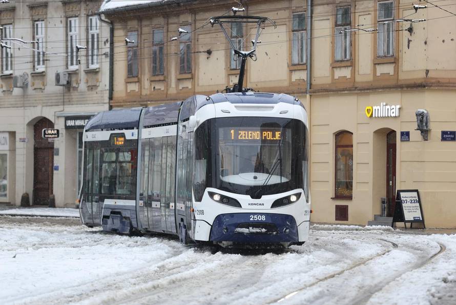 Snježni pokrivač je zabijelio je Osijek