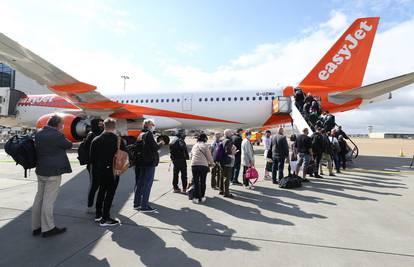 Pale mjere, vratili se putnici i kaos u zračnim lukama: Easyjet morao otkazati stotine letova