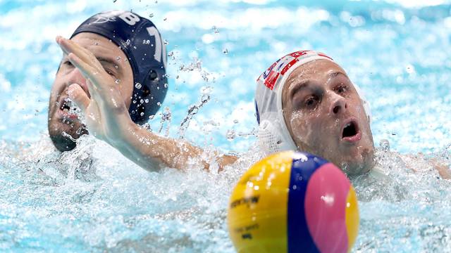 Hrvatski vaterpolisti pobijedili su Srbiju sa 14:12 u te osigurali plasman u četvrtrfinale  Olimpijade