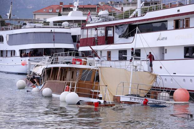 Split: Trajket udario u dva broda, jedan potonuo